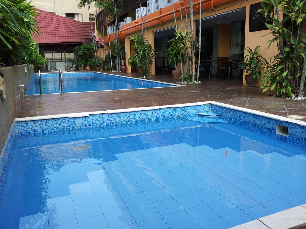 Hotel Straits 3*
