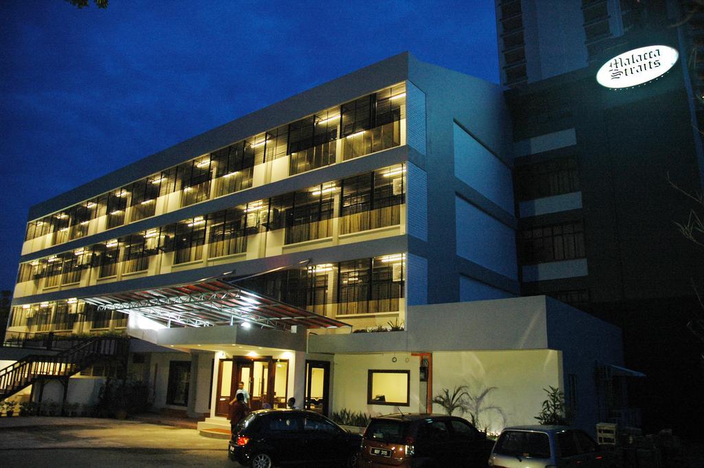 Hotel Straits 3*