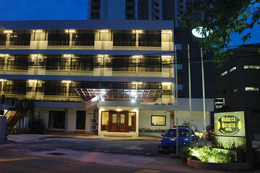 Hotel Straits