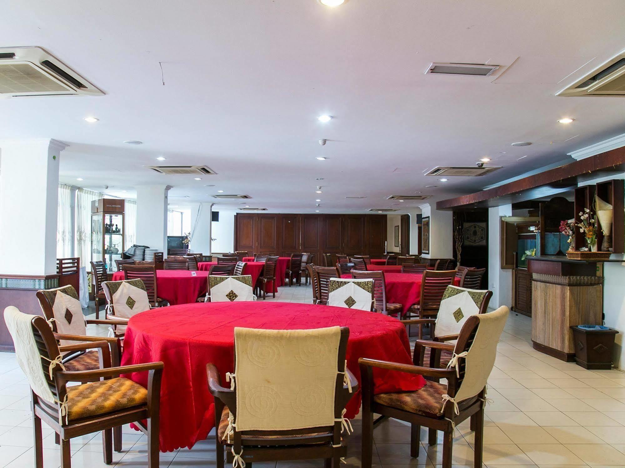 Hotel Straits 3*
