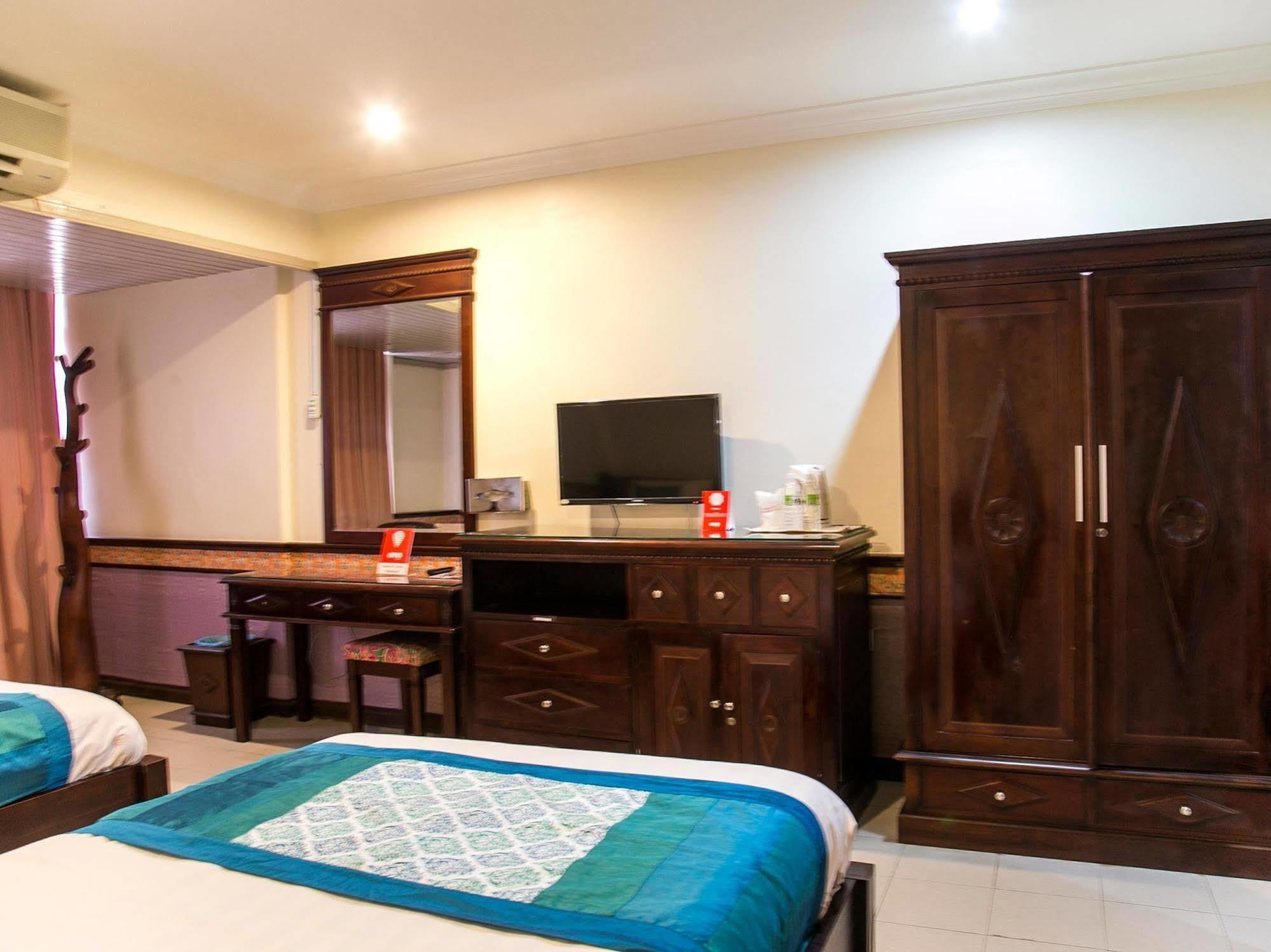 Hotel Straits 3*
