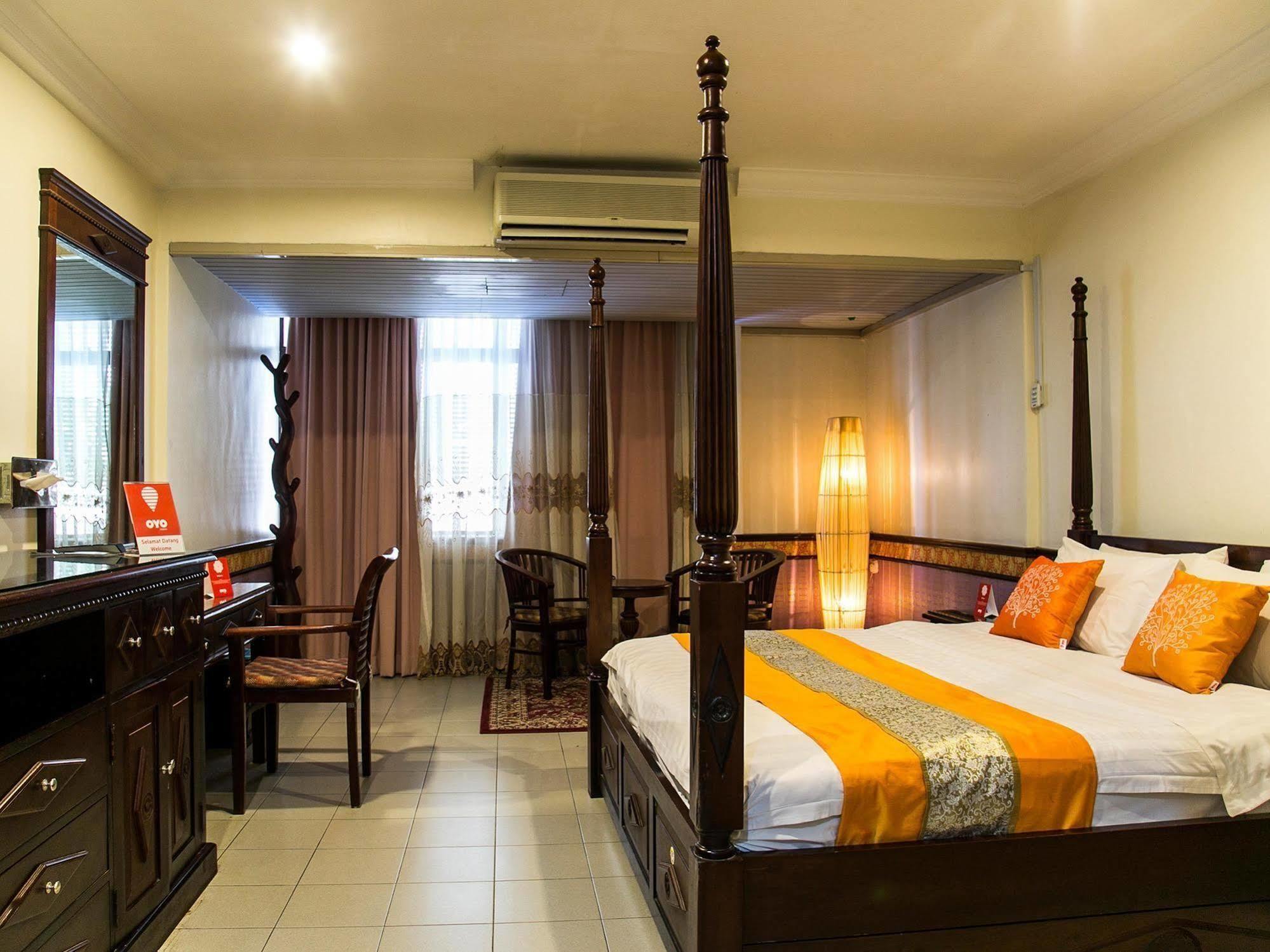 Straits Hotel 3*