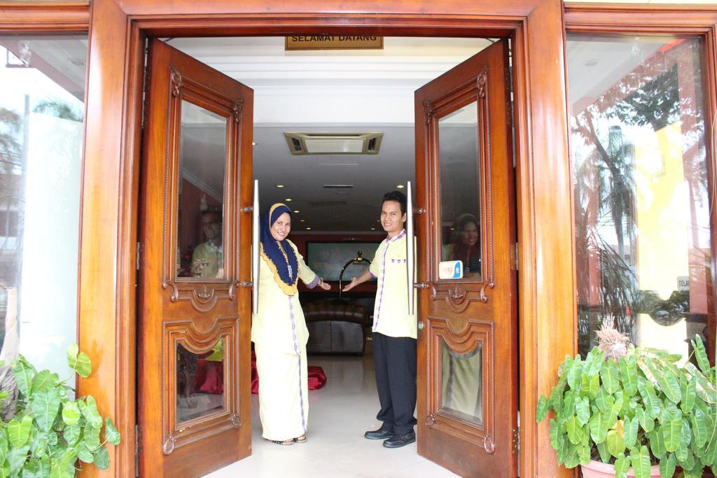 Straits Hotel